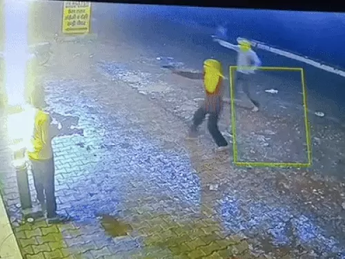 करनाल में शराब के ठेके पर फायरिंग:गोली लगने से टूटे शीशे; CCVT फुटेज आया सामने, बाइक पर आते दिखे बदमाश