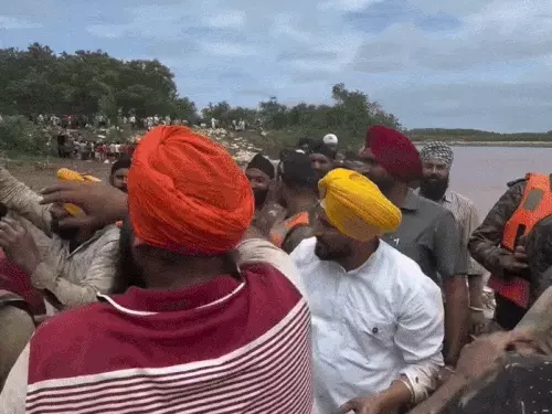 पंजाब बाढ़ग्रस्त घोषित, सेना की मदद मांगी:वड़िंग बोले- पीड़ितों की सेवा कर लौट रहे कांग्रेस ब्लॉक प्रधान की गोली मारकर हत्या की